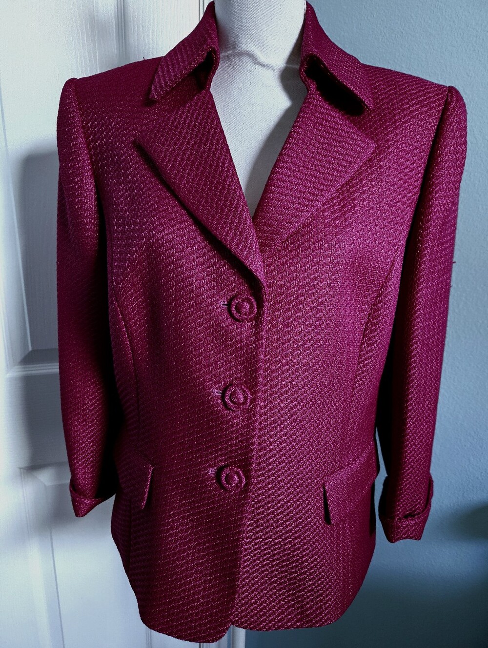 Women's Textured Magenta Suit